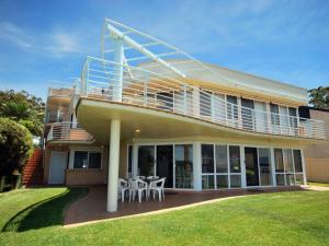 Gallery image of The Clippers 1 fabulous waterfront unit in Salamander Bay