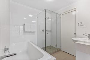 Vannituba majutusasutuses Mirra Chana Beachfront Apartments Mooloolaba