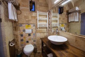 Koupelna v ubytování Adora Cave Suites -