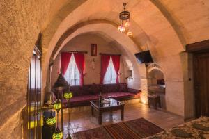 Posezení v ubytování Adora Cave Suites -