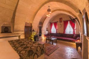 Posezení v ubytování Adora Cave Suites -