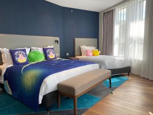 Holiday Inn Express Urumqi Station by IHG客房内的一张或多张床位