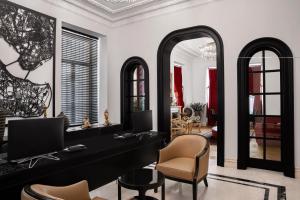 A seating area at AKKA Lush Hotel Taksim