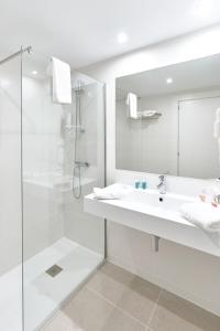 A bathroom at Hotel Spa Flamboyan - Caribe