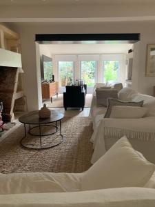 a living room filled with lots of white beds at Mas le petit Paradou in Paradou +20 photos