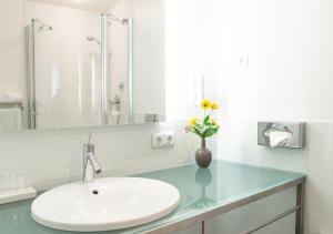 Bilik mandi di Boutique Hotel Hauser