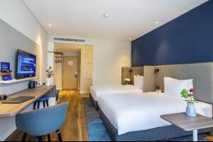 Holiday Inn Express Urumqi Station by IHG客房内的一张或多张床位