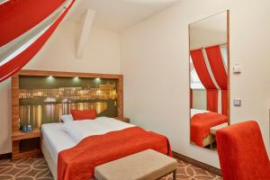 Llit o llits en una habitació de H+ Hotel Lübeck