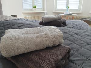 a pile of towels sitting on top of a bed at Apartment Villa Kronenberg in Bochum