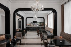 A seating area at AKKA Lush Hotel Taksim