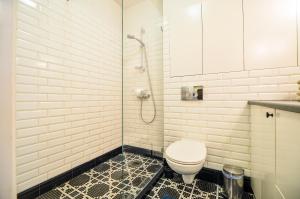Kúpeľňa v ubytovaní CITYSTAY Piwna Gdansk Apartment