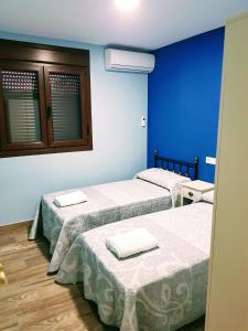 Postel nebo postele na pokoji v ubytování APARTAMENTOS LOS ÁLAMOS