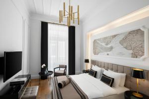 A television and/or entertainment centre at AKKA Lush Hotel Taksim