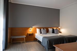 Кровать или кровати в номере Hotel Carlos 96