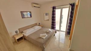 Posteľ alebo postele v izbe v ubytovaní Apartments Nemira