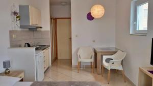 Kuchyňa alebo kuchynka v ubytovaní Apartments Nemira
