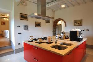 Kuchyň nebo kuchyňský kout v ubytování Villa delle Torri - Teloni