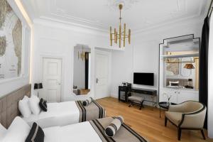 A television and/or entertainment centre at AKKA Lush Hotel Taksim