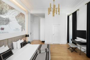 A television and/or entertainment centre at AKKA Lush Hotel Taksim