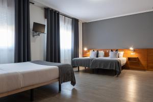 Кровать или кровати в номере Hotel Carlos 96