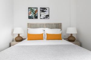 Łóżko lub łóżka w pokoju w obiekcie Feelathome Goya Apartments