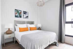 Łóżko lub łóżka w pokoju w obiekcie Feelathome Goya Apartments