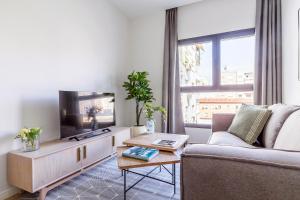 Telewizja i/lub zestaw kina domowego w obiekcie Feelathome Goya Apartments