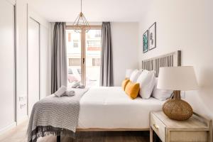 Łóżko lub łóżka w pokoju w obiekcie Feelathome Goya Apartments