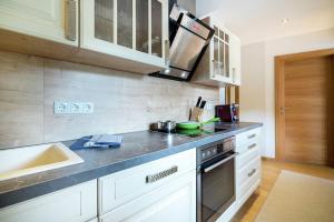 Kuchnia lub aneks kuchenny w obiekcie Chalet Schmittenbach - Pinzgau Holidays