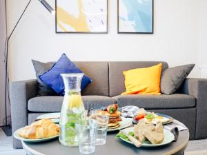 Jedlo v apartmánovom hoteli alebo blízkom okolí