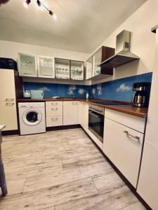 A kitchen or kitchenette at Eifelstein, Apartment mit Whirlpool und Ofen