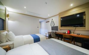 Krevet ili kreveti u jedinici u objektu The Stone Bridge Hotel Dongnae