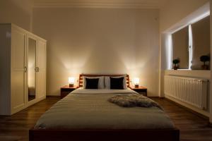 a bedroom with a large bed with two lamps on both sides at SIMPLE YET STYLISH. Piata Revolutiei Apartment in Bucharest