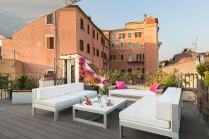 Το κτήριο όπου στεγάζεται  το διαμέρισμα