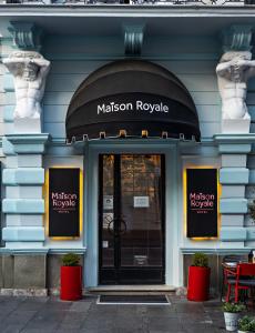 a building with the entrance to the museumrepolis at Maison Royale in Belgrade