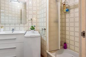 Kúpeľňa v ubytovaní Apartamentos Bellamar + 4 fotografie