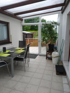a patio with a table and chairs and a window at Ferienwohnung Stockemer Haecke in Stockheim