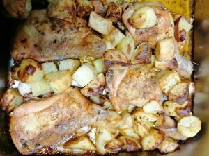 a close up of a chicken and potatoes in a pan at AGRITURISMO SAN MARTINO in Monte San Martino