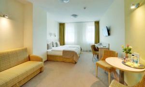 Posteľ alebo postele v izbe v ubytovaní Hotel Willa Odkrywców