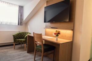 TV a/nebo společenská místnost v ubytování Waldhotel Seebachschleife