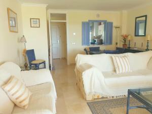 Posezení v ubytování Casitamar frontline beach house rental Casares Costa near Estepona + 37 fotografií