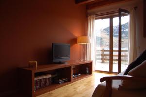 TV a/nebo společenská místnost v ubytování Un rincón especial en VALL DE BOI