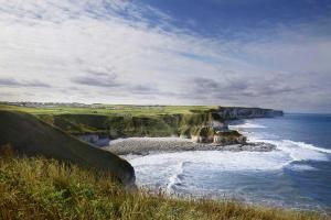 a view of the ocean from a cliff with the ocean at Happy Days Holidays in Flamborough