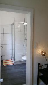 Ett badrum på EXKLUSIVES 4* Appartement im Herzen von Einbeck! 3 Schlafzimmer, Garten!