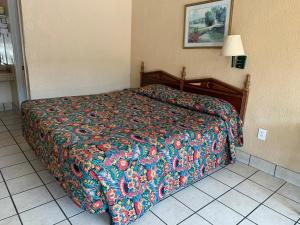 Postel nebo postele na pokoji v ubytování Budget Inn Motel