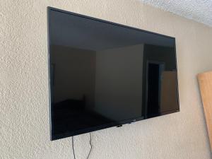 TV a/nebo společenská místnost v ubytování Budget Inn Motel