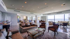 Uma área de estar em Intercontinental Miramar Panama by IHG