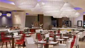 Een restaurant of ander eetgelegenheid bij InterContinental Doha Beach & Spa by IHG