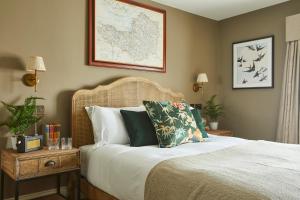 Кровать или кровати в номере The Swan Inn