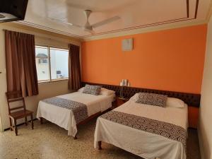 Postel nebo postele na pokoji v ubytování Hotel Atlantico a 150 mts de Playa Martí